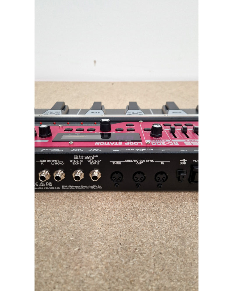 Boss RC-300 - Multi-Effects Pedal - Excellent w/ Soft Case & power supply - image 12