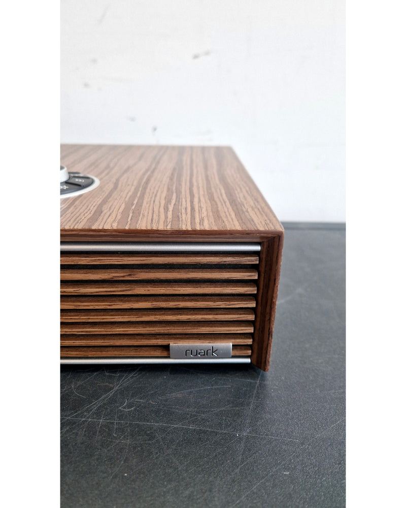 Ruark R610 - Hi-Fi - Walnut - Like New w/ Original Box & Soft Case - image 8
