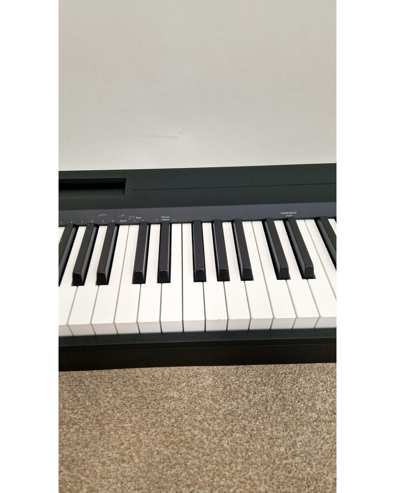 Yamaha P-145 - Digital Piano - Excellent w/ Power Supply, Manuals, sustain pedal - image 3