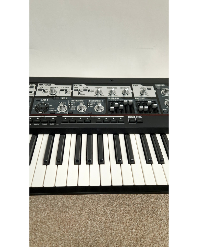 Roland SH-201 - Synthesizer Keyboards - Excellent w/ Soft Case & Power Supply - image 3