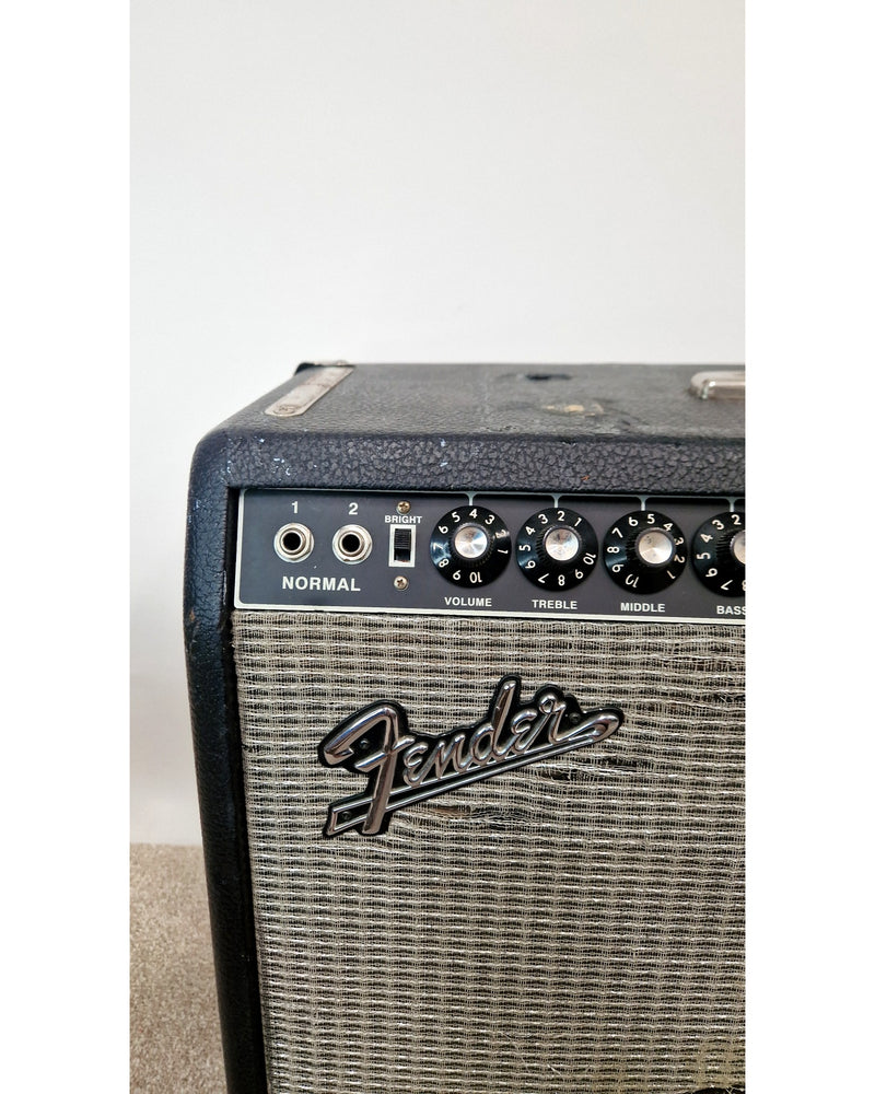 Fender Twin Reverb 2000 - Guitar Amplifier - Good w/ footswitch - image 5