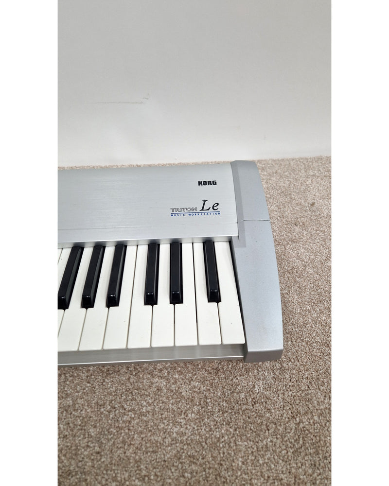 Korg Triton Le 73 (+ sampling board) - Synthesizer Keyboards - Good w/ Power Supply - image 2
