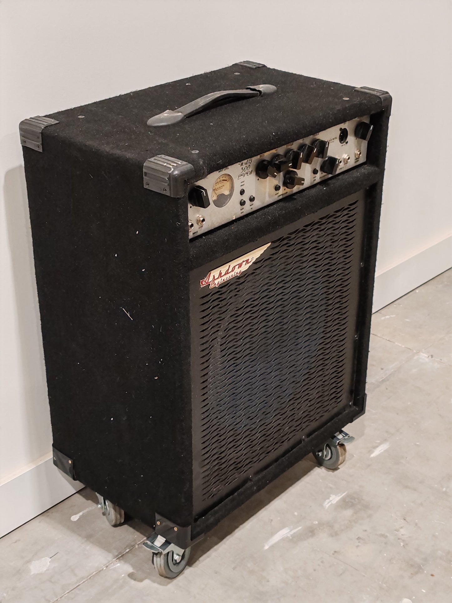 Ashdown Engineering MAG300 Evo II Combo Bass Amp