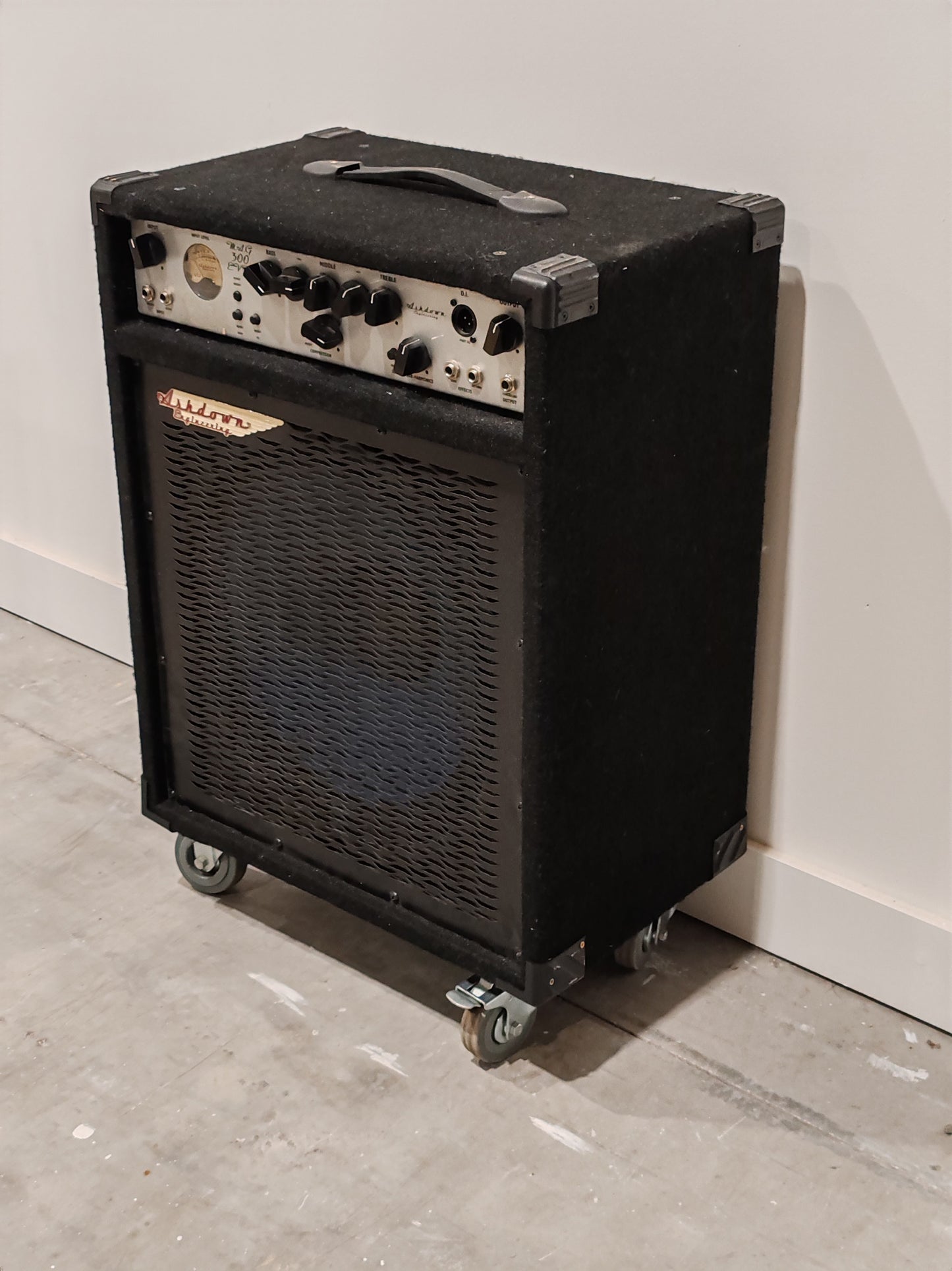 Ashdown Engineering MAG300 Evo II Combo Bass Amp