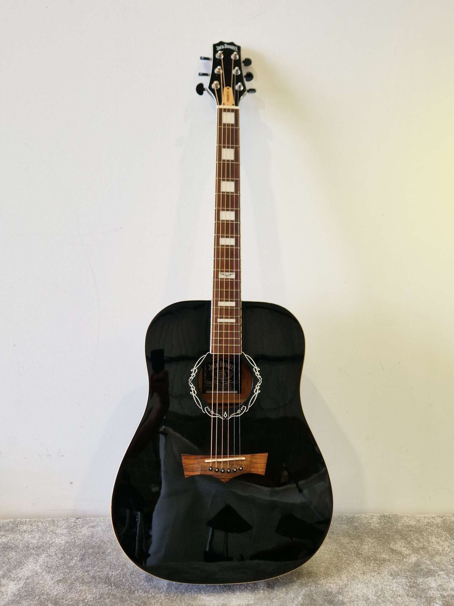 Peavey Jack Daniels Black Acoustic Guitar – Branded Design & Full-Size Dreadnought – Very Good