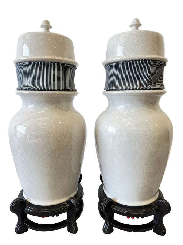 Pearl & Oakley Acoustics – Cerca Range Urn Speakers Pair CLV0456 - Ceramic/Wood Design - Excellent