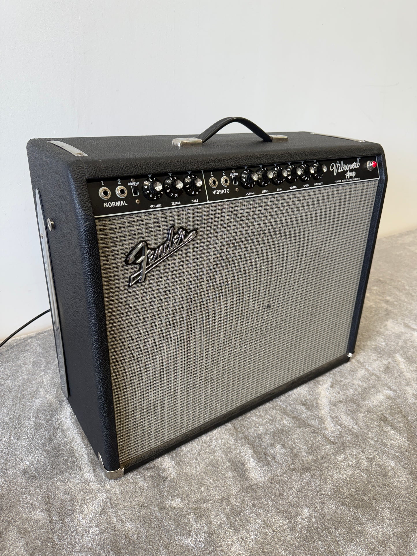 Fender '64 Vibroverb Custom Reissue Combo Amp – Hand-Wired, Excellent Condition, Vintage Tone
