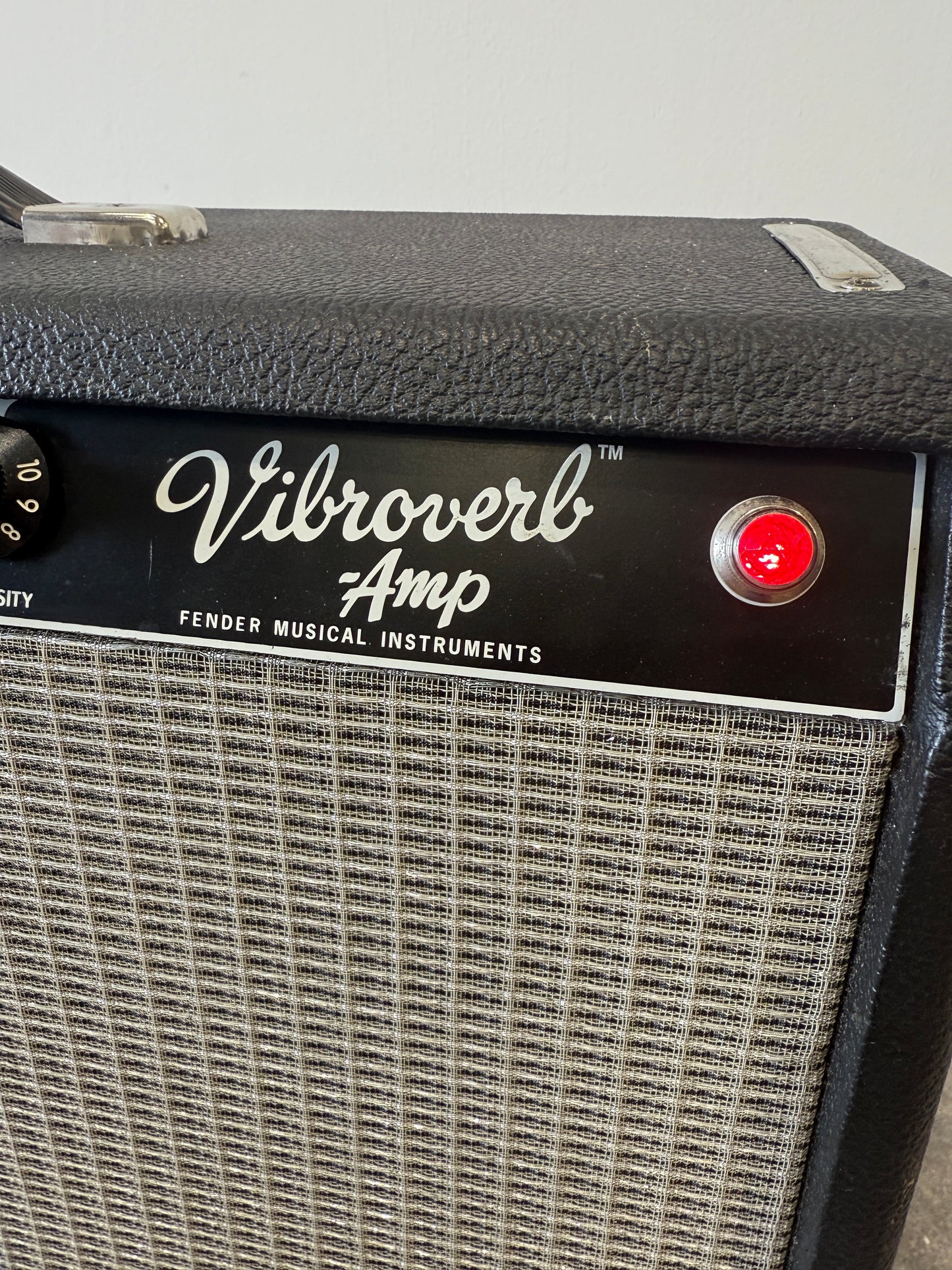 Fender '64 Vibroverb Custom Reissue Combo Amp – Hand-Wired, Excellent Condition, Vintage Tone