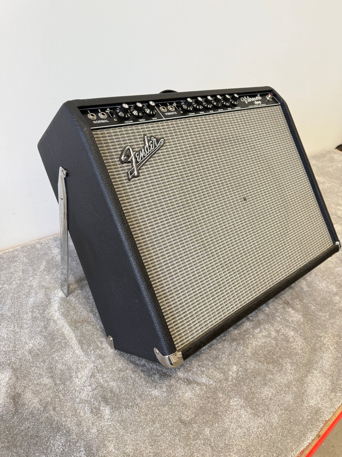Fender '64 Vibroverb Custom Reissue Combo Amp – Hand-Wired, Excellent Condition, Vintage Tone