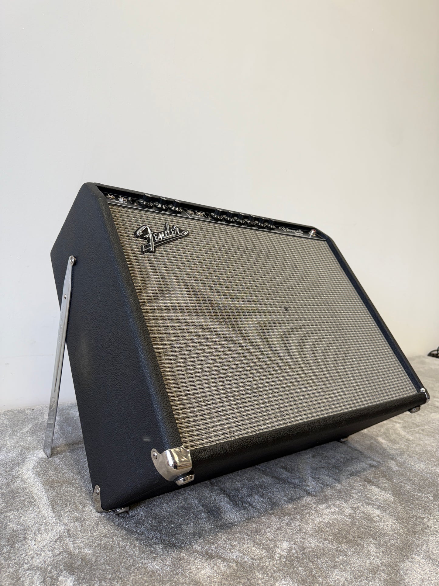 Fender '64 Vibroverb Custom Reissue Combo Amp – Hand-Wired, Excellent Condition, Vintage Tone