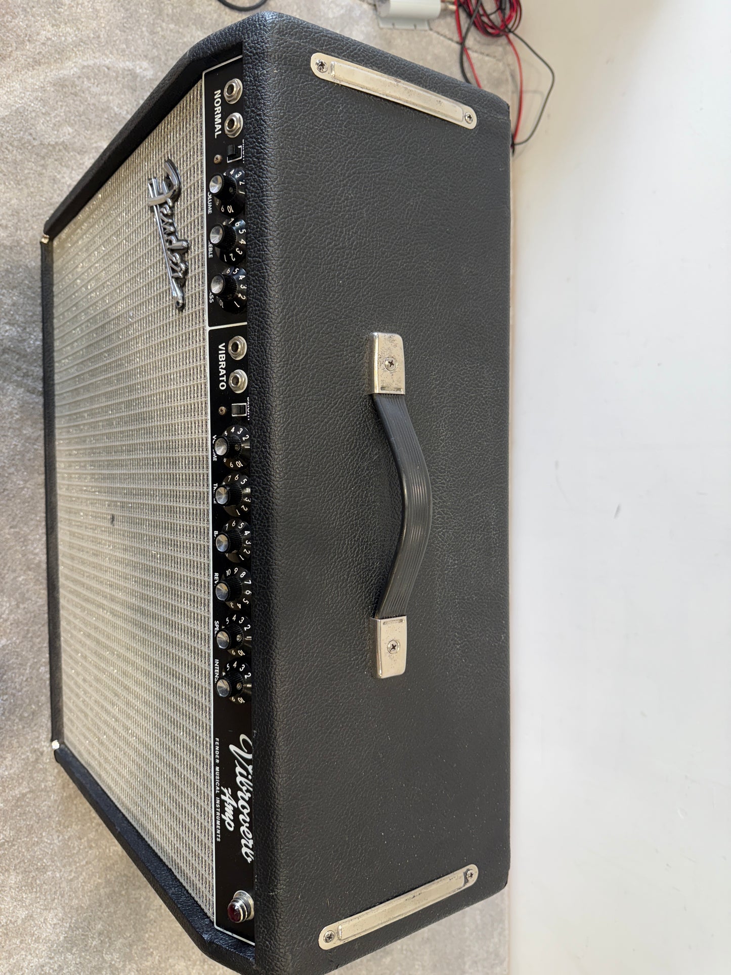 Fender '64 Vibroverb Custom Reissue Combo Amp – Hand-Wired, Excellent Condition, Vintage Tone