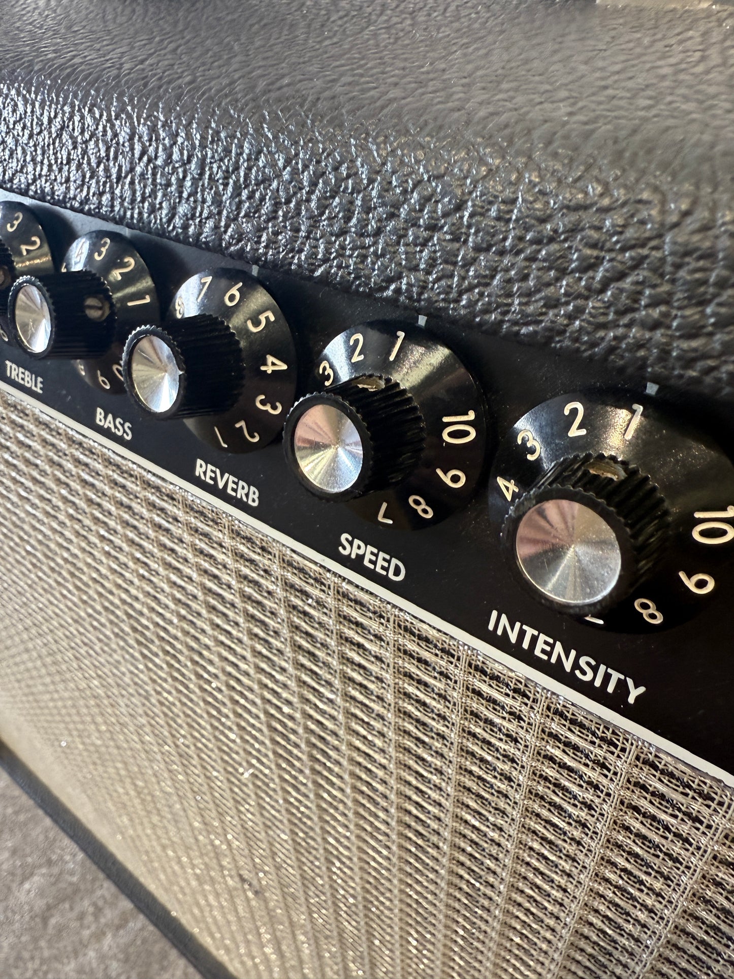 Fender '64 Vibroverb Custom Reissue Combo Amp – Hand-Wired, Excellent Condition, Vintage Tone