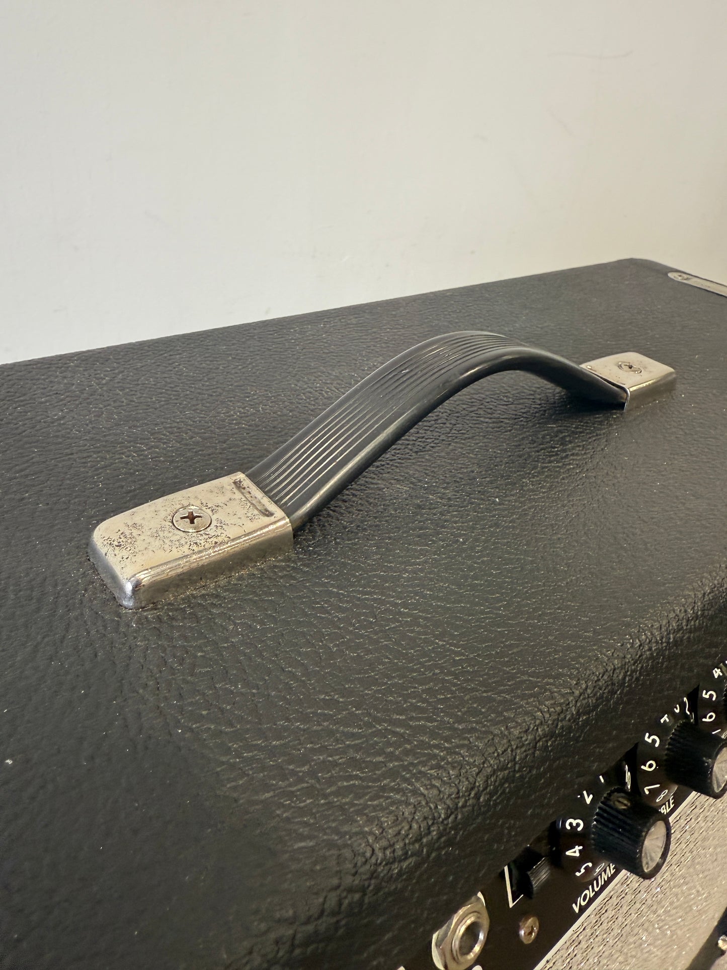 Fender '64 Vibroverb Custom Reissue Combo Amp – Hand-Wired, Excellent Condition, Vintage Tone