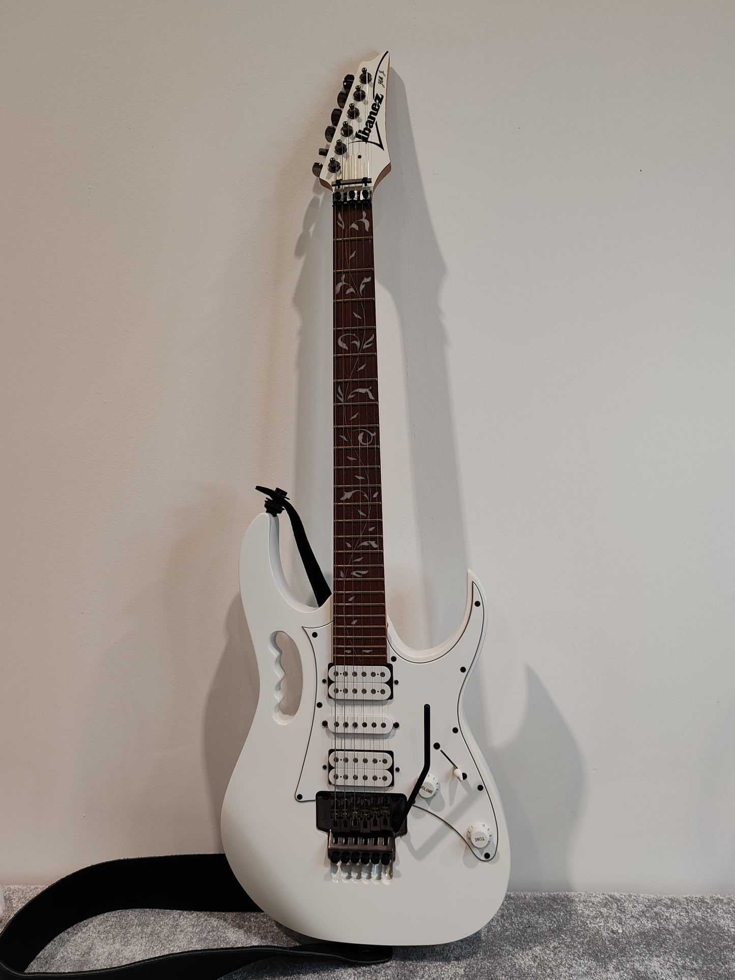 Ibanez Jem Jr Electric Guitar - White - Double Locking Trem