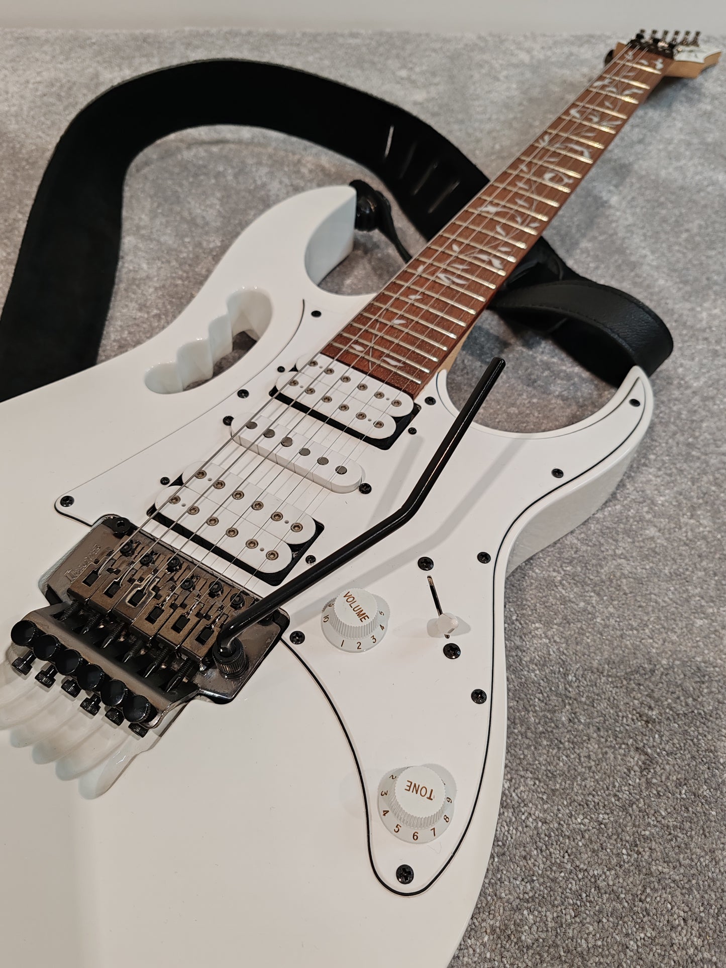 Ibanez Jem Jr Electric Guitar - White - Double Locking Trem