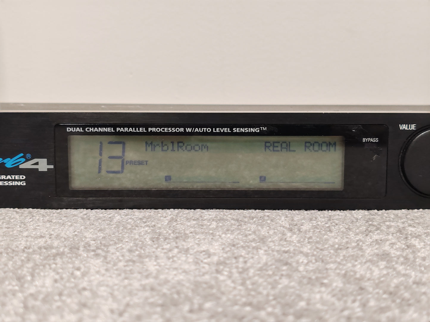 Alesis MidiVerb 4 - Advanced 18 Bit Fully Integrated Signal Processing