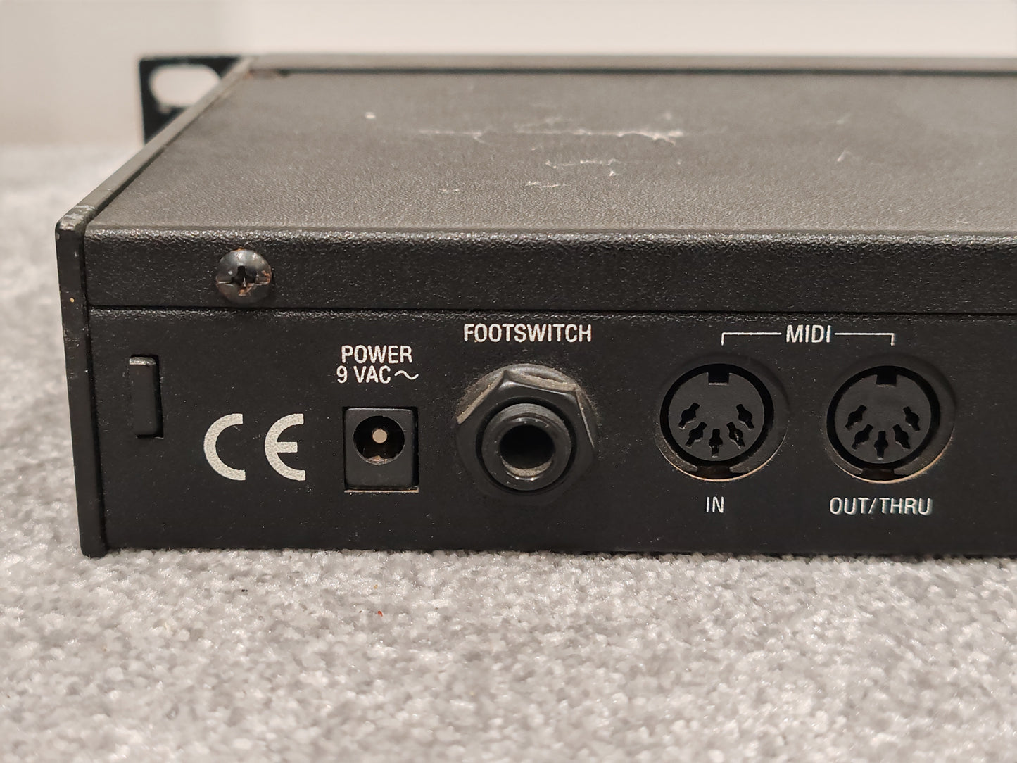 Alesis MidiVerb 4 - Advanced 18 Bit Fully Integrated Signal Processing