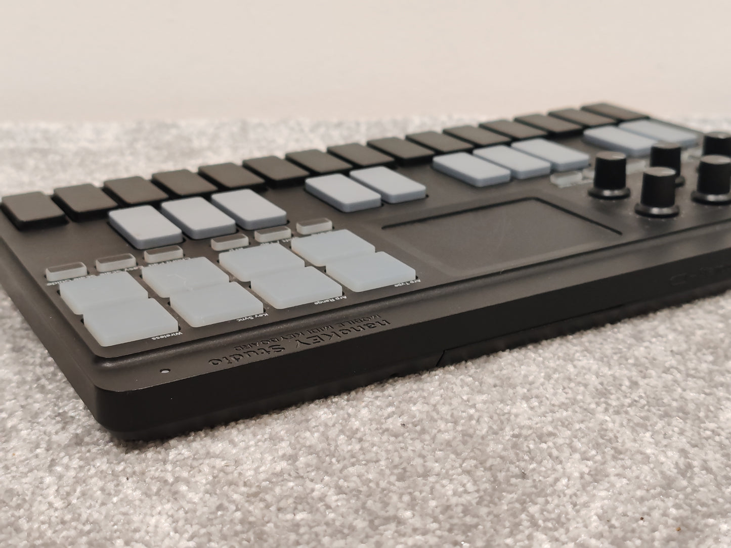 Korg nanoKey Studio - Compact Mobile MIDI Keyboard - 25 Keys