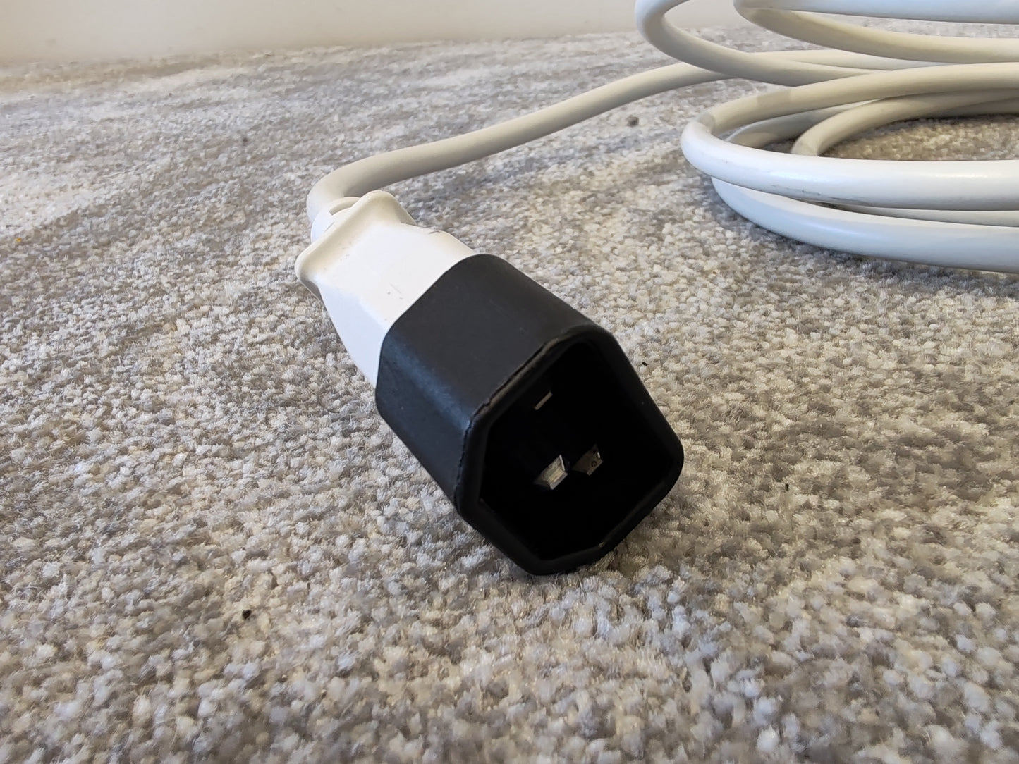 2x 3m IEC C14 to IEC C13 White Extension Leads 10A (Kettle Cable)