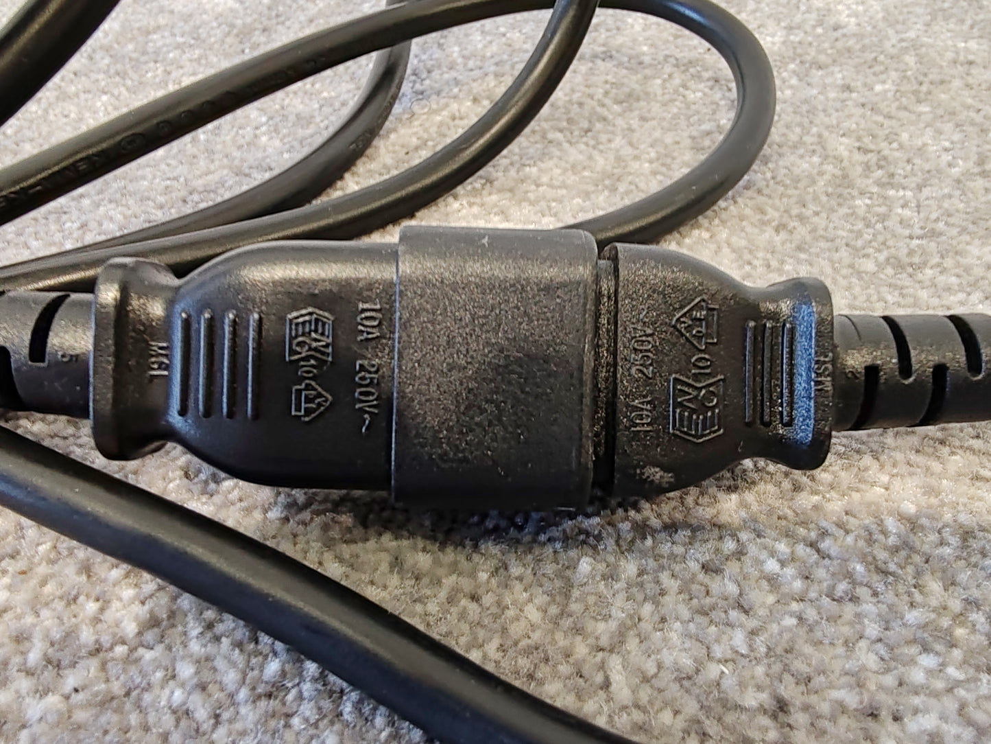 6x IEC C14 to IEC C13 Black Extension Leads 10A - Various Sizes (Kettle Cable)