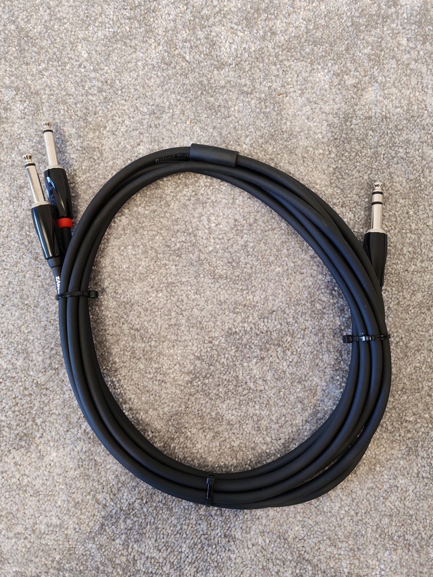 Roland RCC-10-TR28V2 Professional Spliter Cable 1/4" TRS Stereo to 2x 1/4" TS Mono