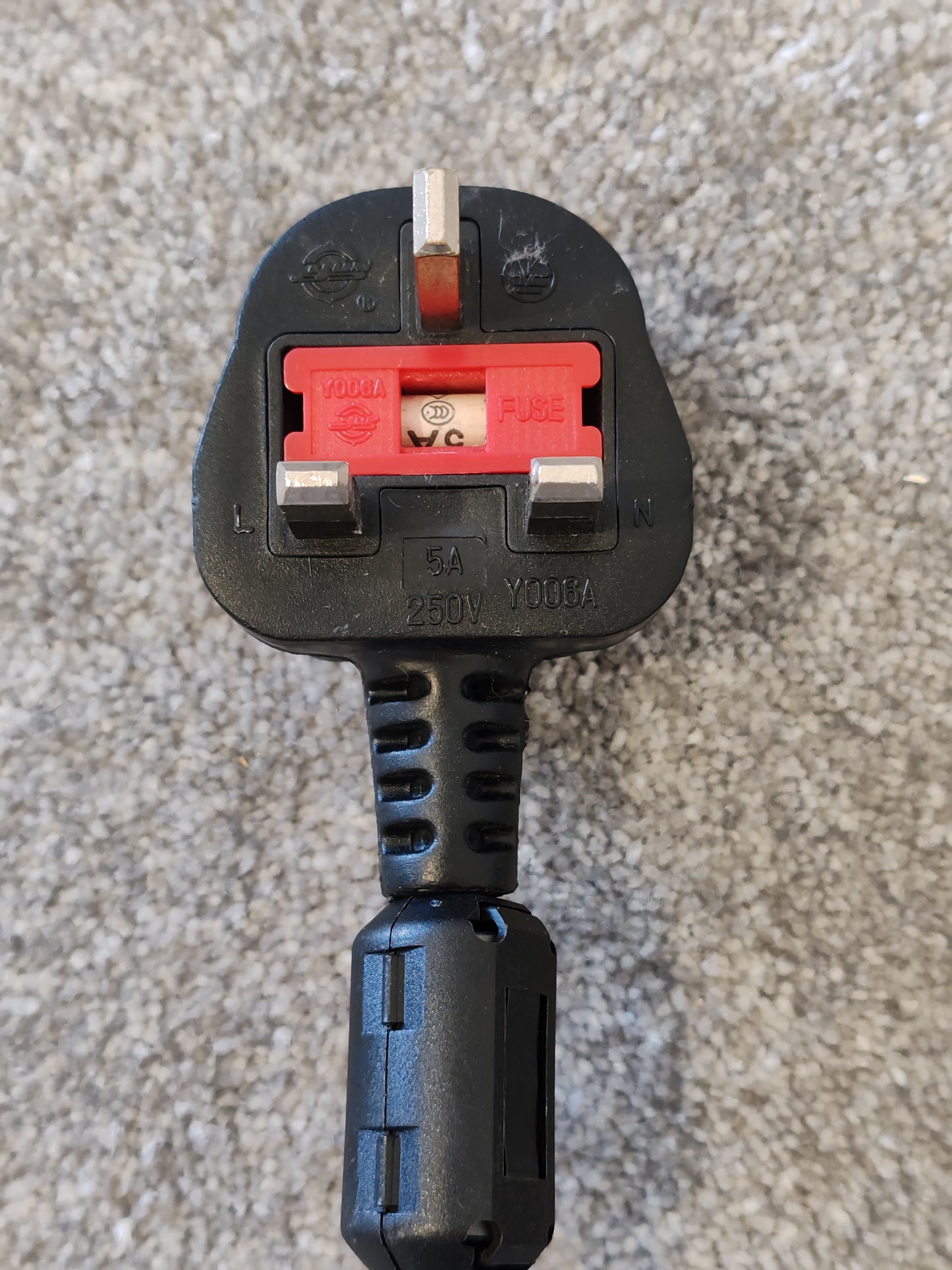 LINDY 10m UK Mains 3 Pin Plug to IEC C13 Power Cable