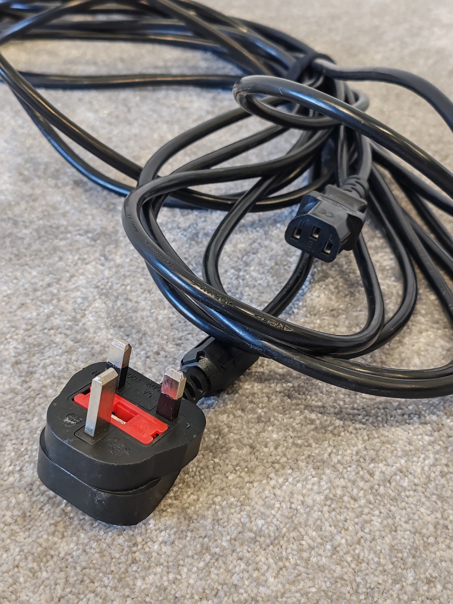 LINDY 10m UK Mains 3 Pin Plug to IEC C13 Power Cable