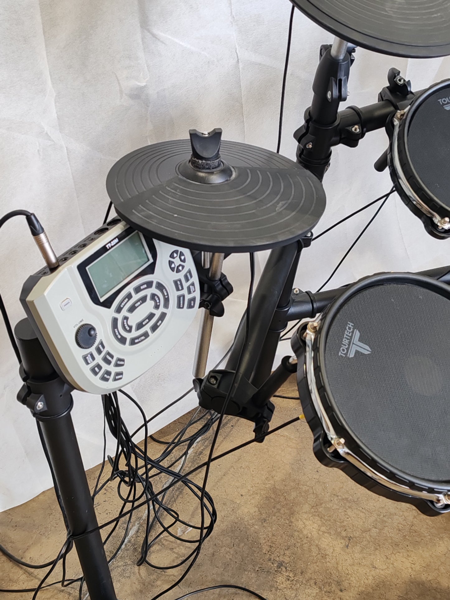 Tourtech TT-22M Electronic Drum Kit – Excellent Condition | Mesh Pads, Multi-Zone Triggers, Built-In Sound Module