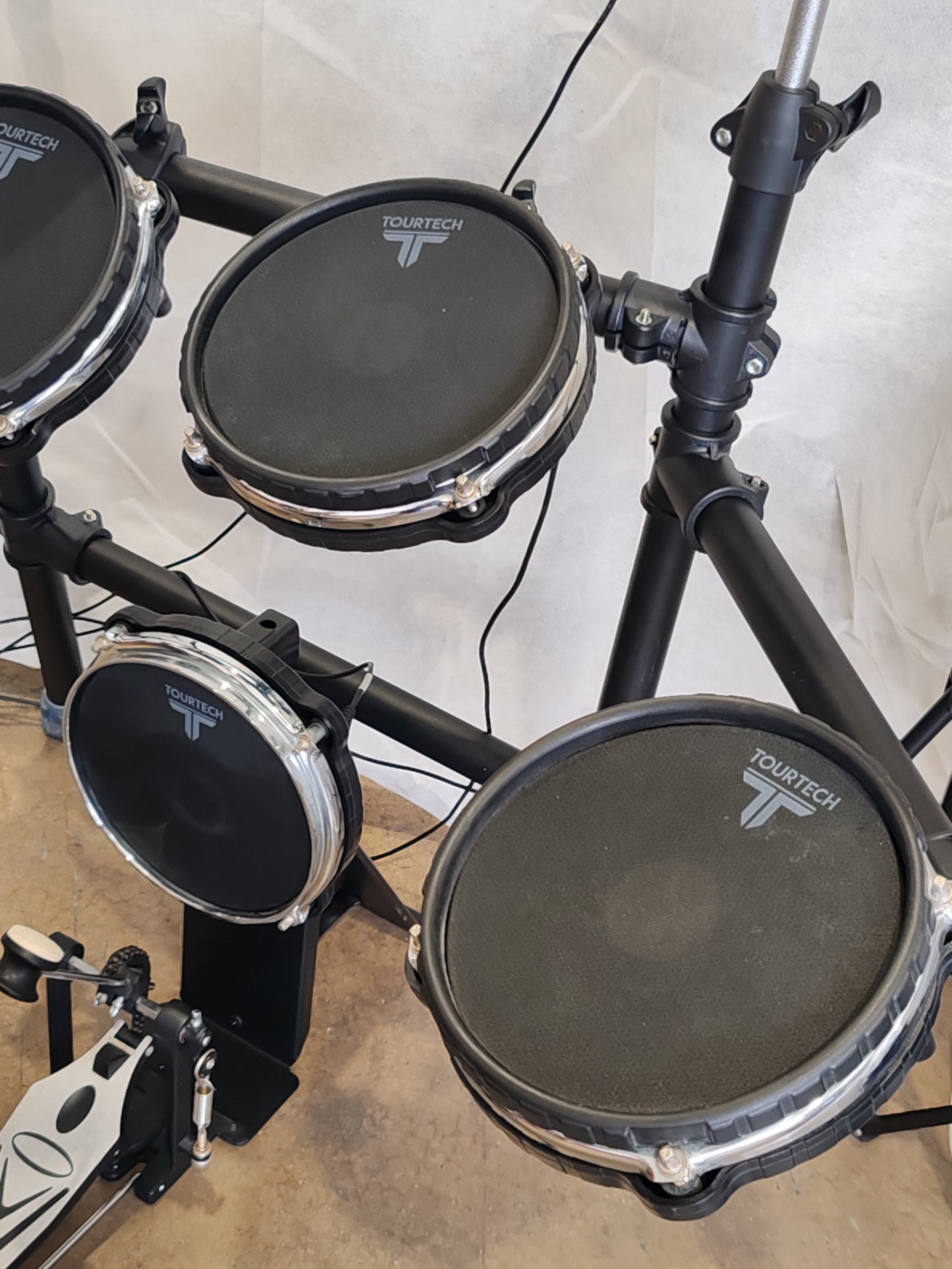 Tourtech TT-22M Electronic Drum Kit – Excellent Condition | Mesh Pads, Multi-Zone Triggers, Built-In Sound Module