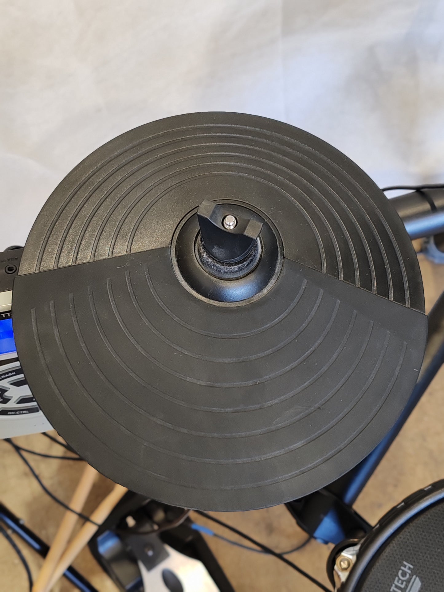 Tourtech TT-22M Electronic Drum Kit – Excellent Condition | Mesh Pads, Multi-Zone Triggers, Built-In Sound Module