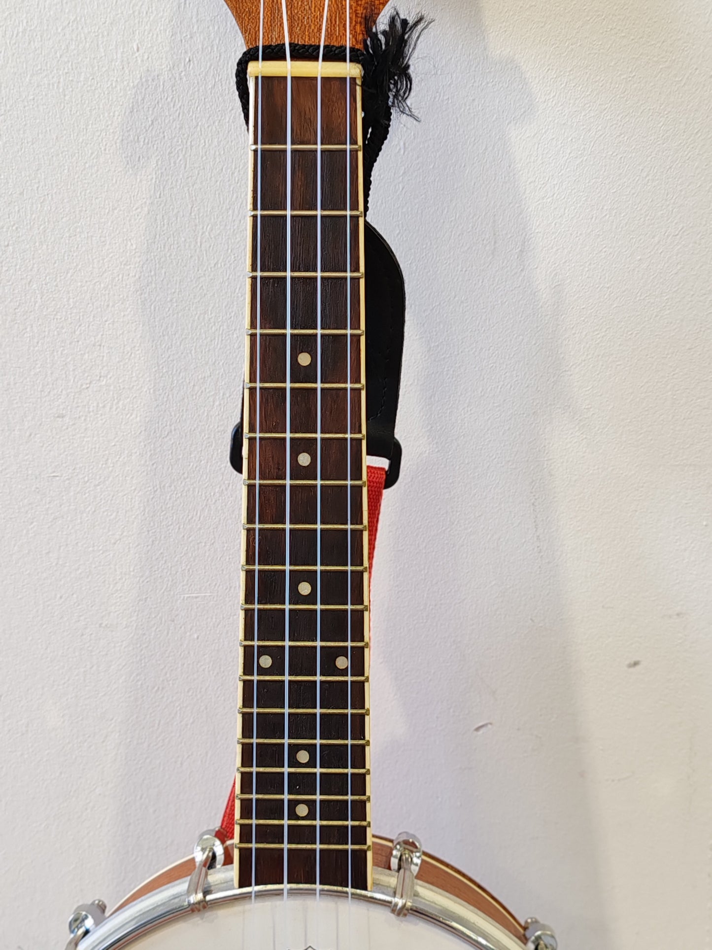 Kmise Ukulele Banjo – Very Good Condition | Polyester Drumhead, Closed Geared Tuners