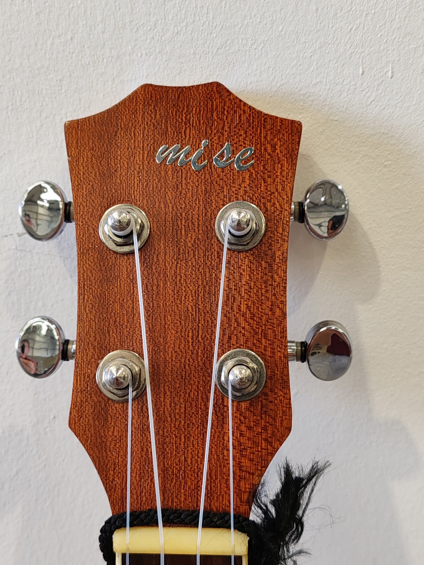 Kmise Ukulele Banjo – Very Good Condition | Polyester Drumhead, Closed Geared Tuners