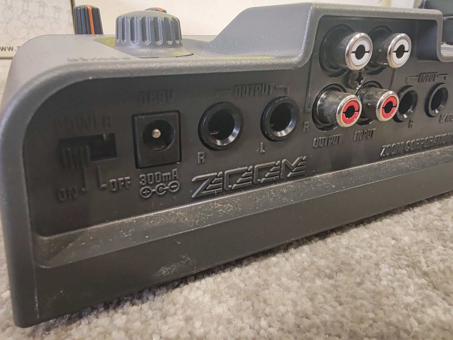 Zoom RFX-300 Multi-Effects Processor – Excellent Condition w/ Original Box