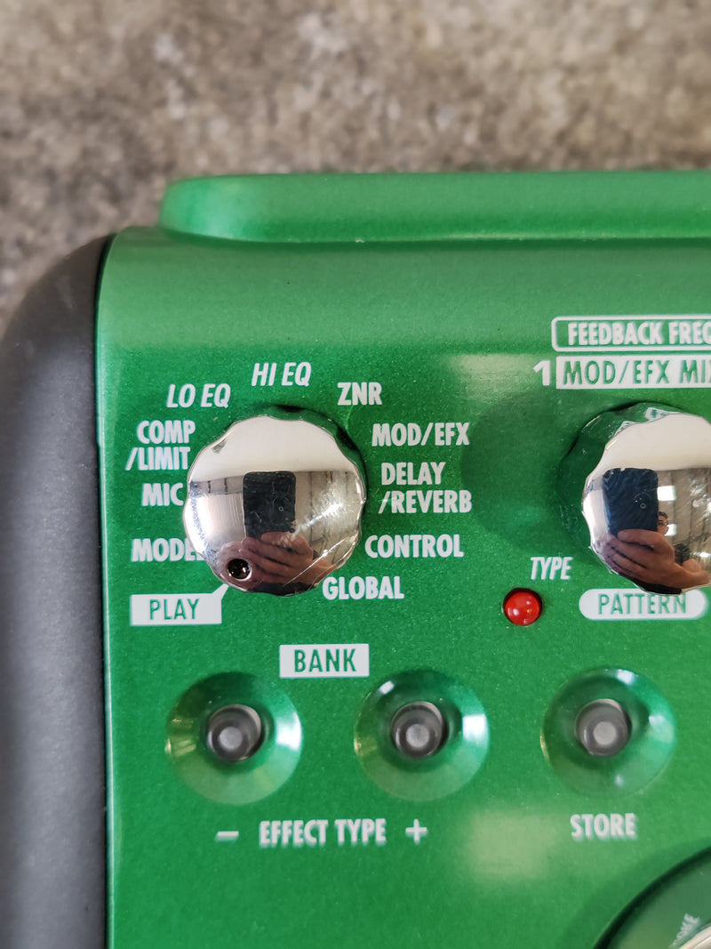 Zoom A2 - Acoustic Multi-Effects Pedal - Excellent w/ Original Box & Manual - image 3