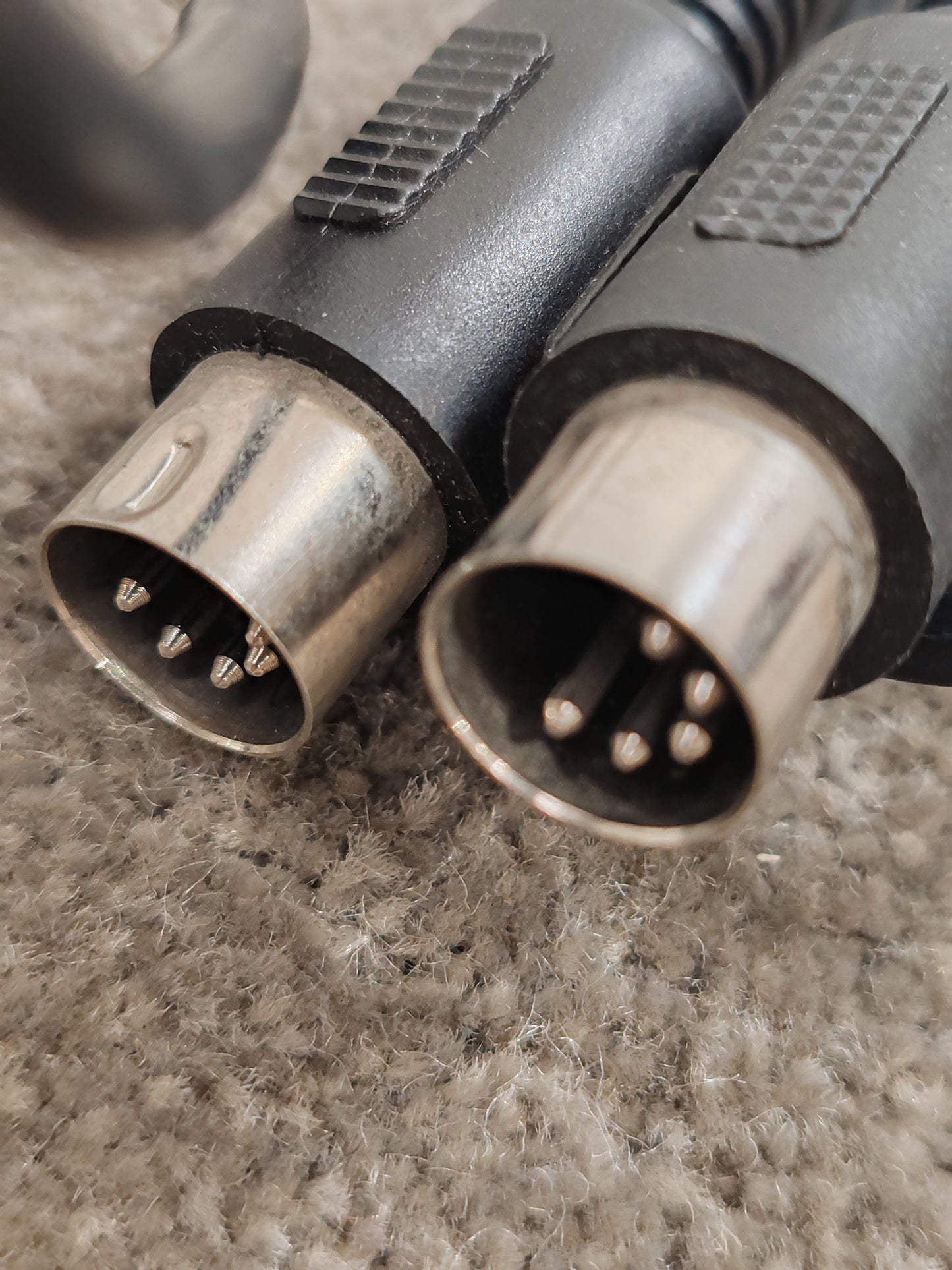 5X MIDI Cables, Various Lengths 2 Long, 3 Short - Professional Connectivity - Very Good