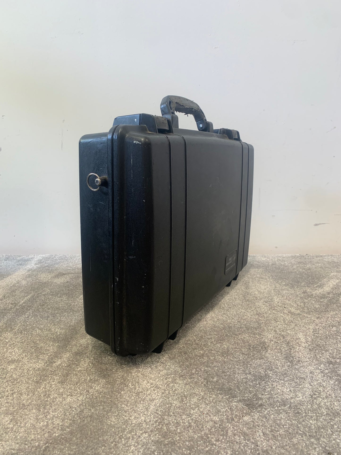 Peli 1490 Black Case – w/ Rubber Insert, File Pockets, Strap – Good