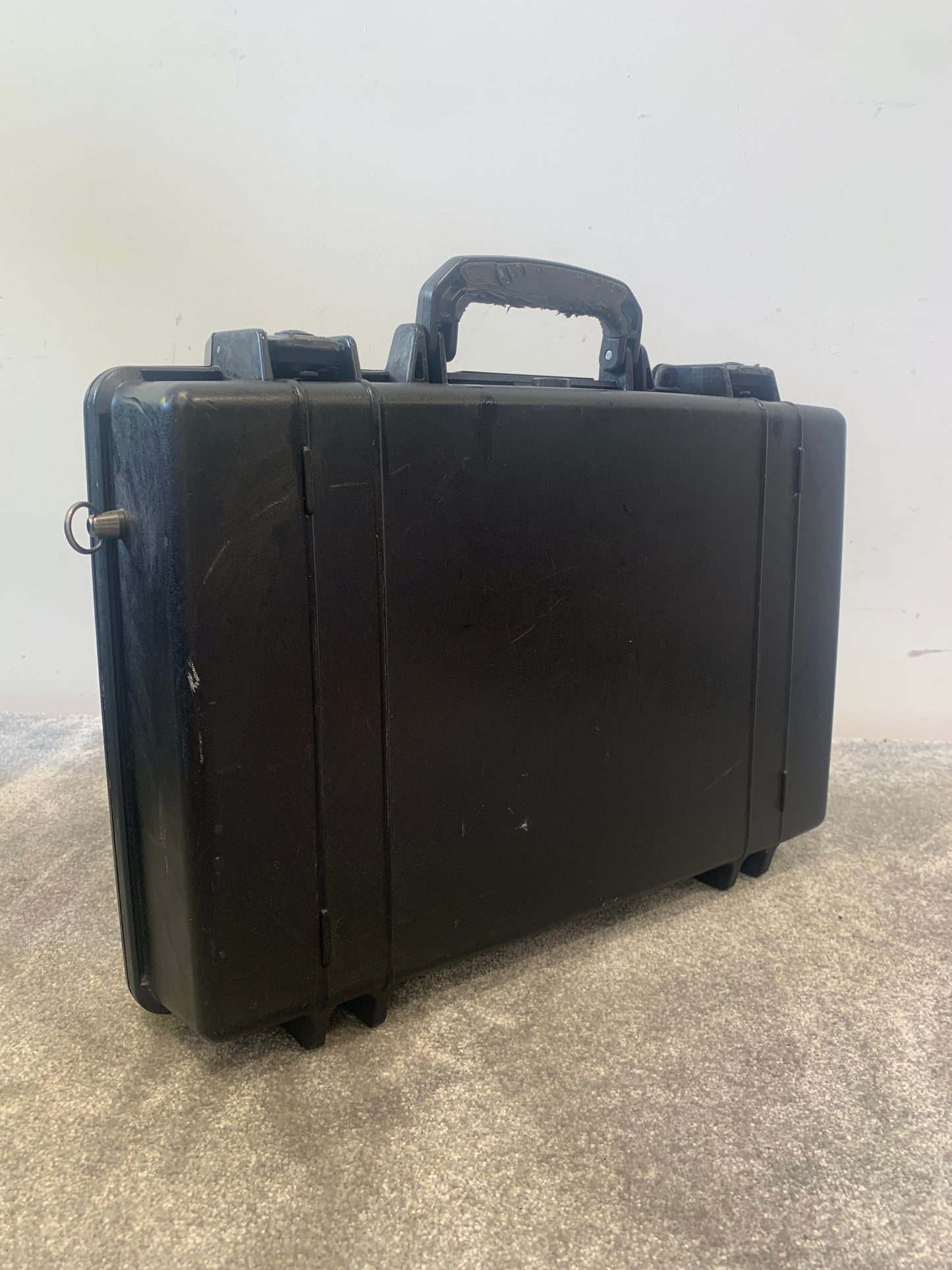 Peli 1490 Black Case – w/ Rubber Insert, File Pockets, Strap – Good