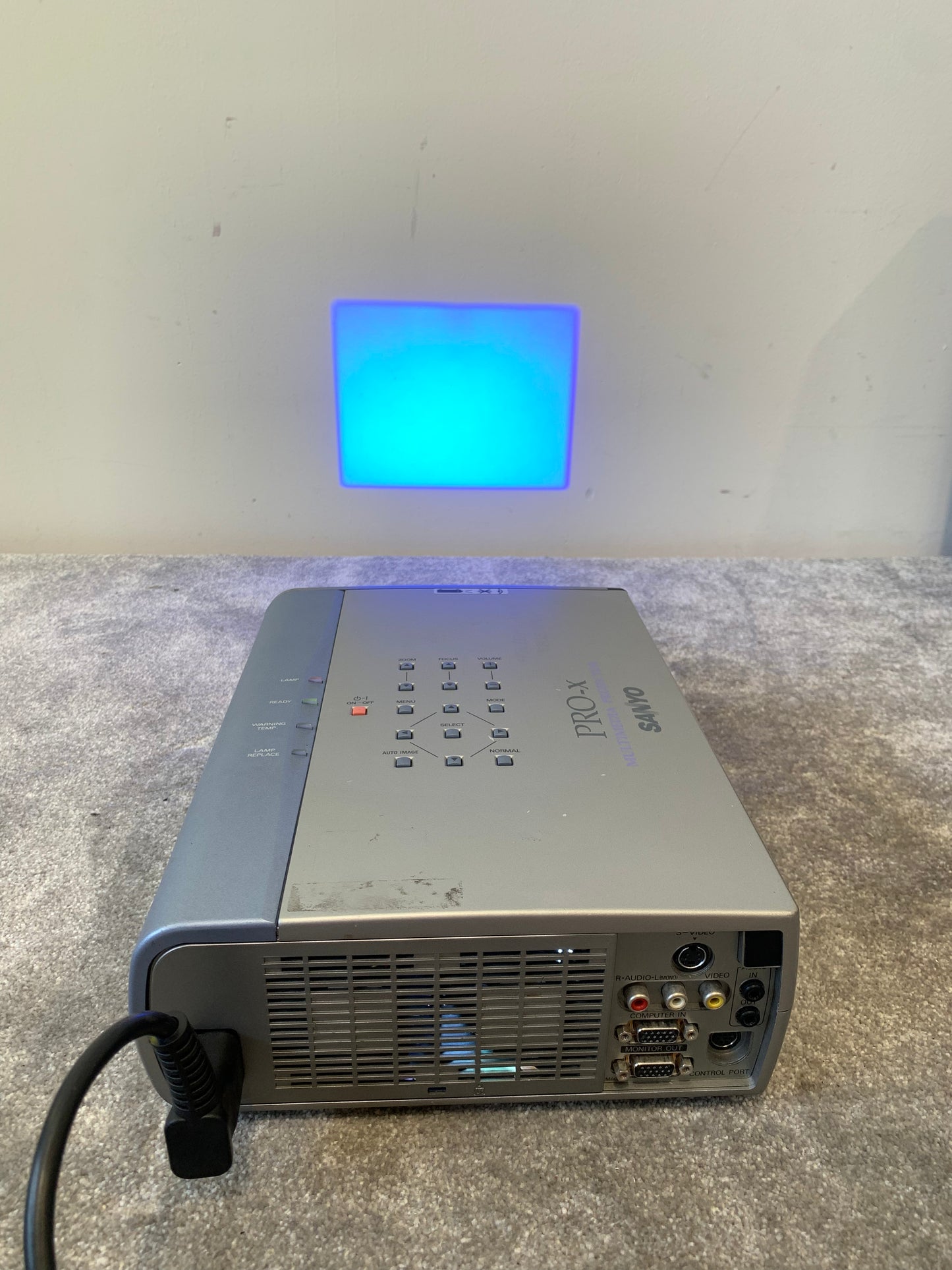 Sanyo Pro-X PLC-SU20E Multimedia Projector – w/ Power Lead, VGA Cable, Carry Case – Very Good