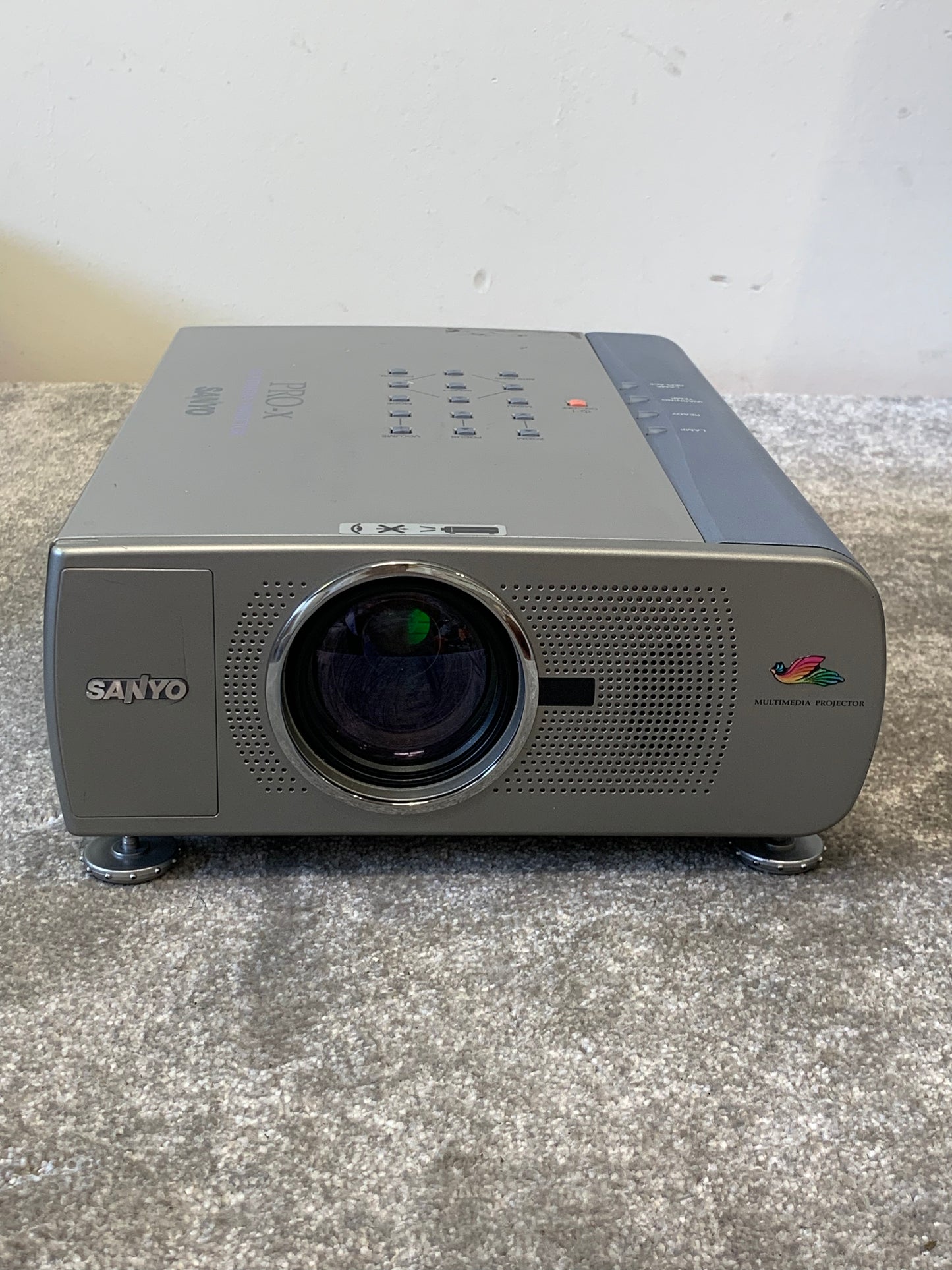Sanyo Pro-X PLC-SU20E Multimedia Projector – w/ Power Lead, VGA Cable, Carry Case – Very Good