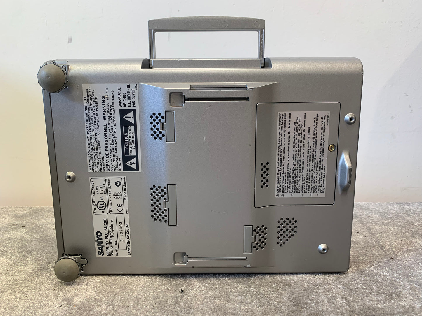 Sanyo Pro-X PLC-SU20E Multimedia Projector – w/ Power Lead, VGA Cable, Carry Case – Very Good