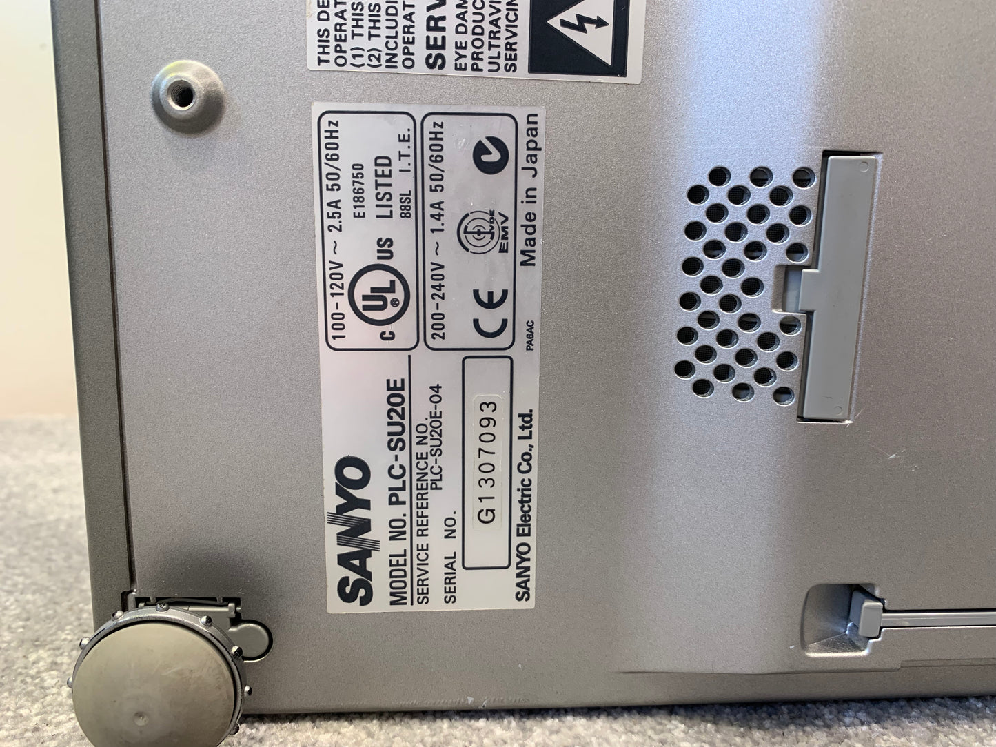 Sanyo Pro-X PLC-SU20E Multimedia Projector – w/ Power Lead, VGA Cable, Carry Case – Very Good