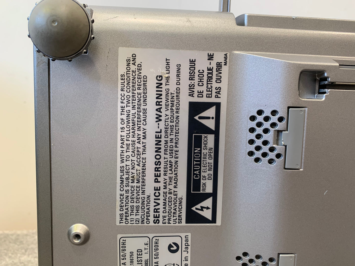 Sanyo Pro-X PLC-SU20E Multimedia Projector – w/ Power Lead, VGA Cable, Carry Case – Very Good