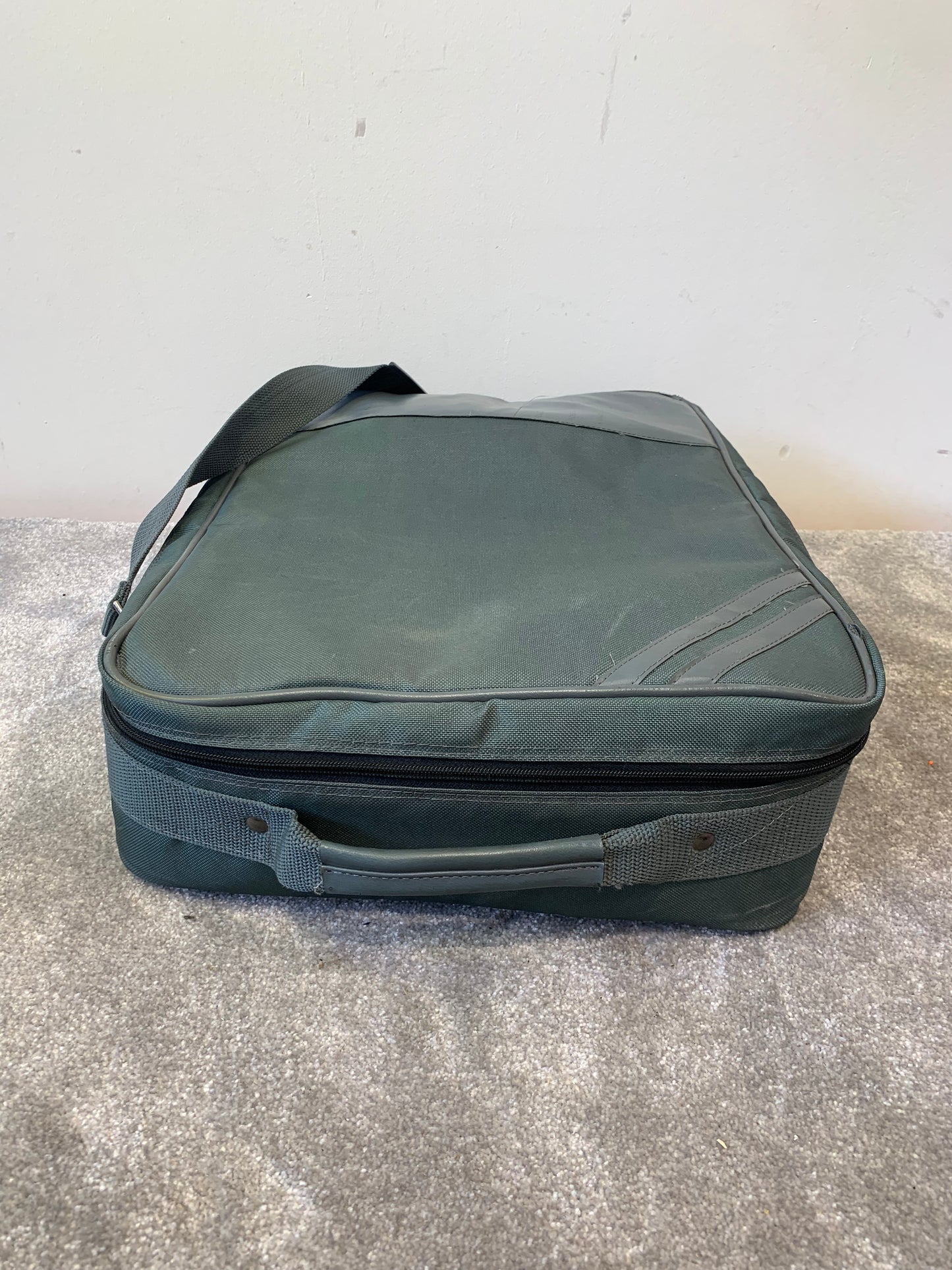 Sanyo Pro-X PLC-SU20E Multimedia Projector – w/ Power Lead, VGA Cable, Carry Case – Very Good