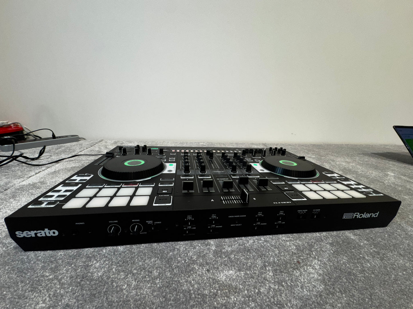 Roland DJ-808 Professional Grade DJ Controller Boxed