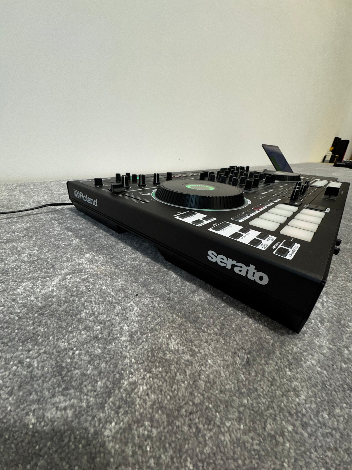 Roland DJ-808 Professional Grade DJ Controller Boxed