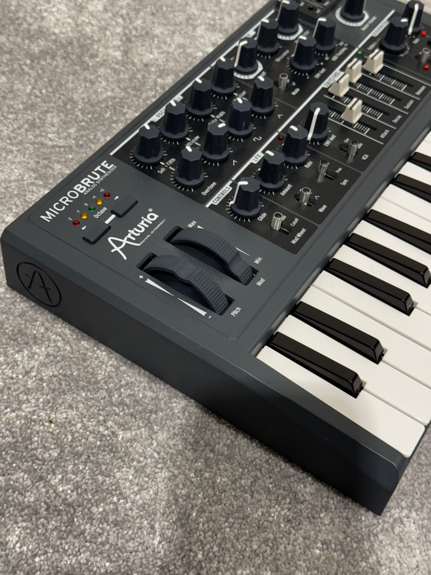 Arturia MicroBrute Analog Synthesizer - Compact, Powerful, and Versatile Monophonic Synth