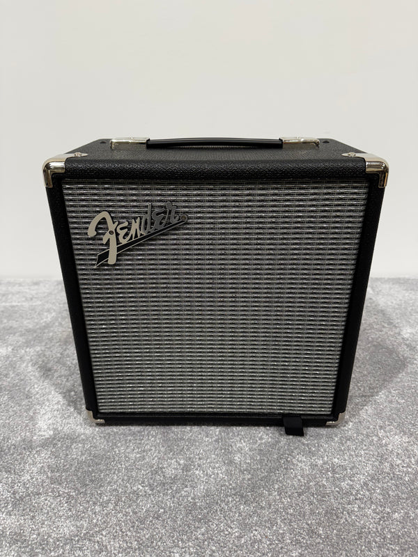 Fender Rumble 15 - Bass Combo Amplifier