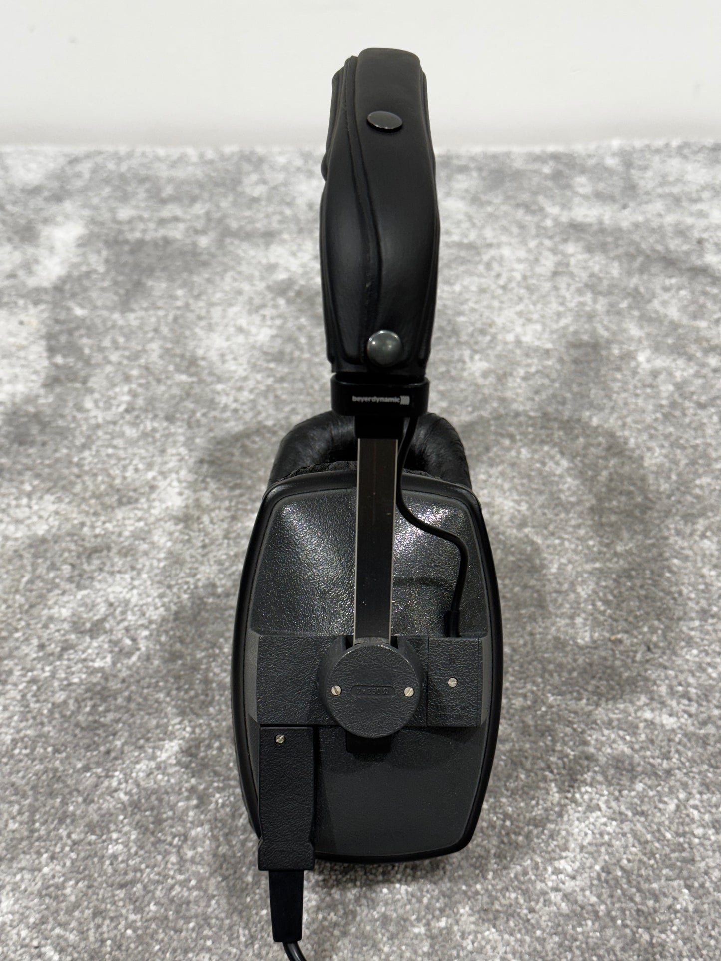 beyerdynamic DT-150 - Studio Headphones