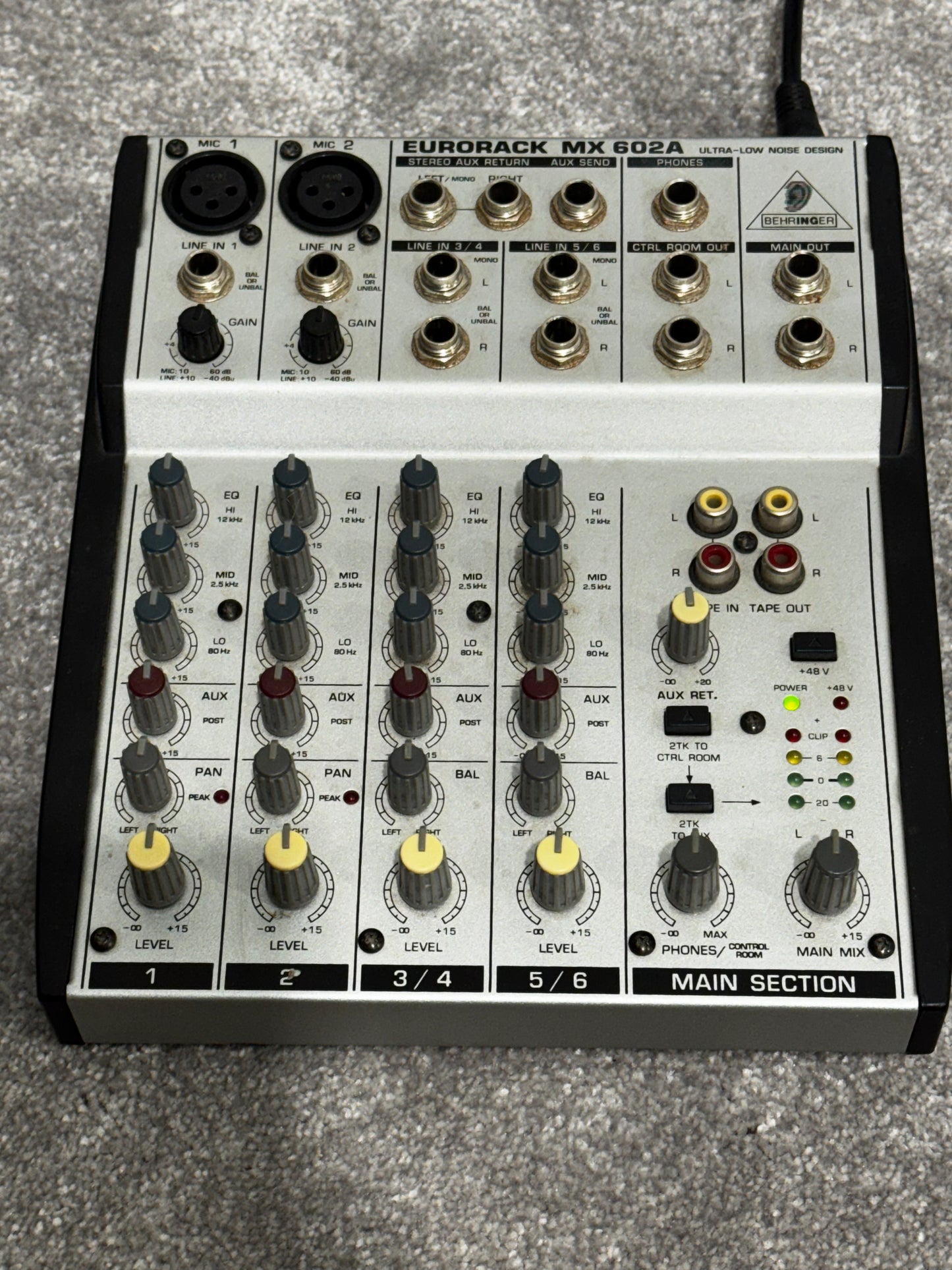Behringer Eurorack MX 602A - 6 Channel Mixer