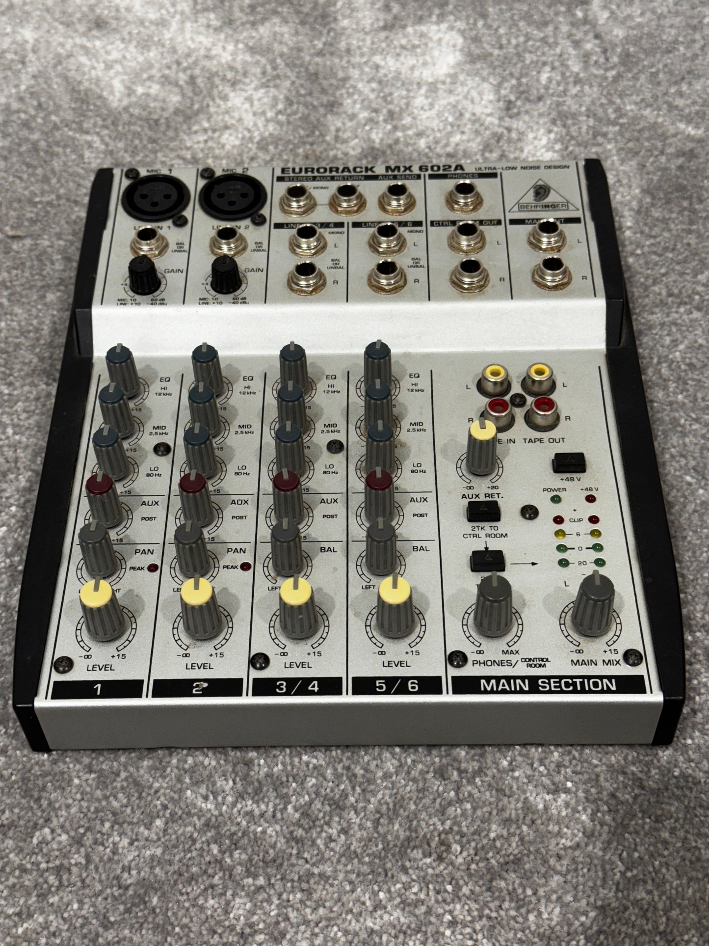 Behringer Eurorack MX 602A - 6 Channel Mixer